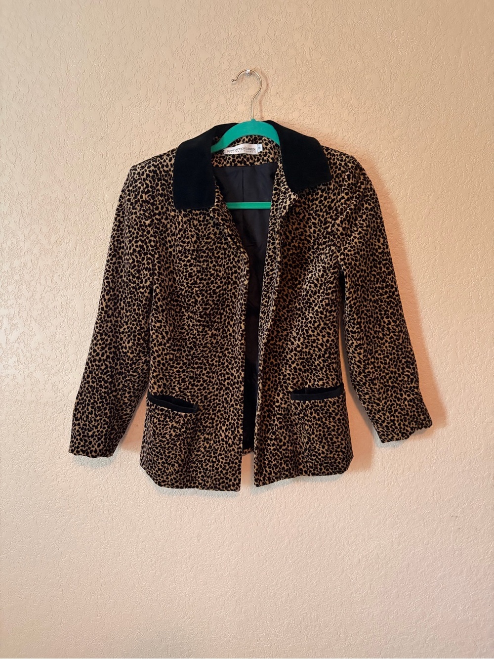 Vintage Leopard Print Velvet Jacket with Black Trim